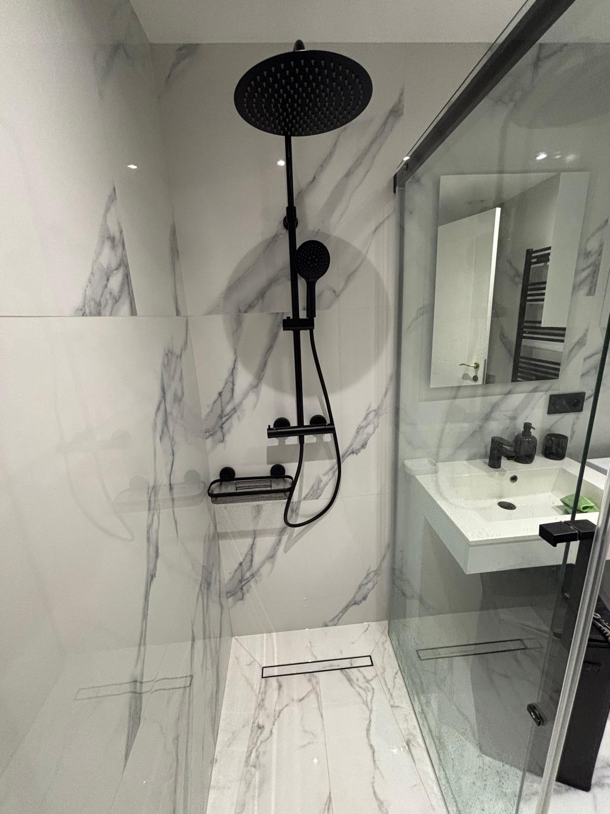 Douche italienne réalisée par Ivan